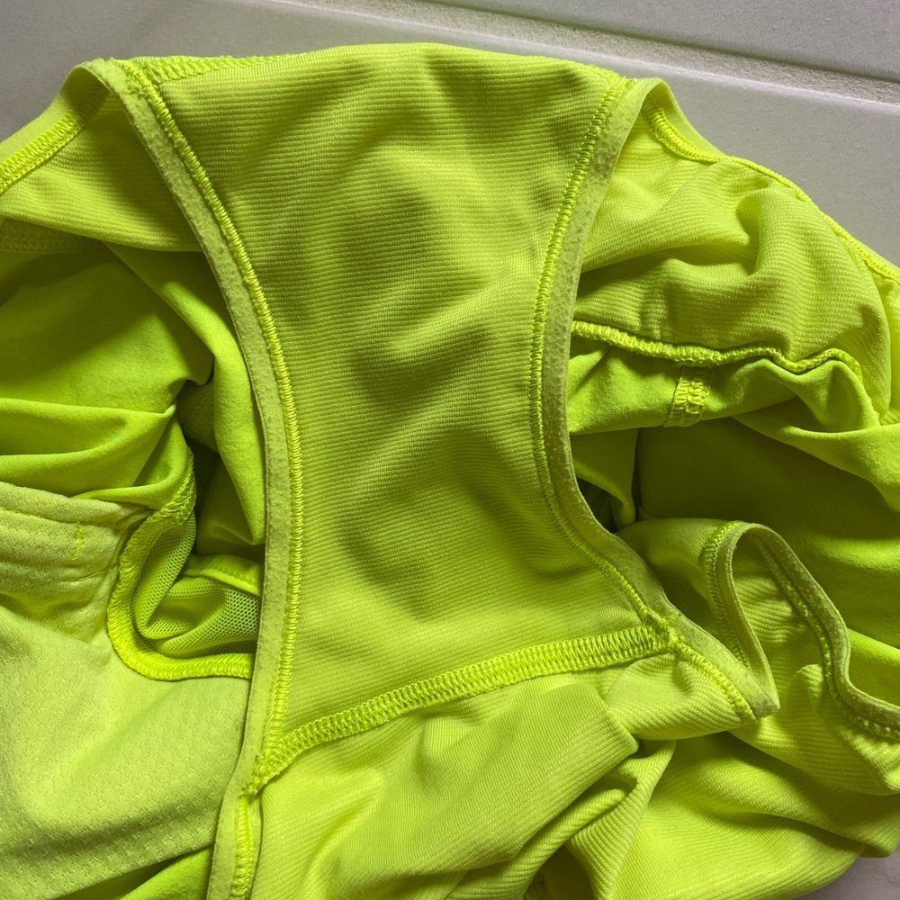 lululemon yellow hotty hot shorts 2.5” low rise in highlight yellow - Picture 5 of 7